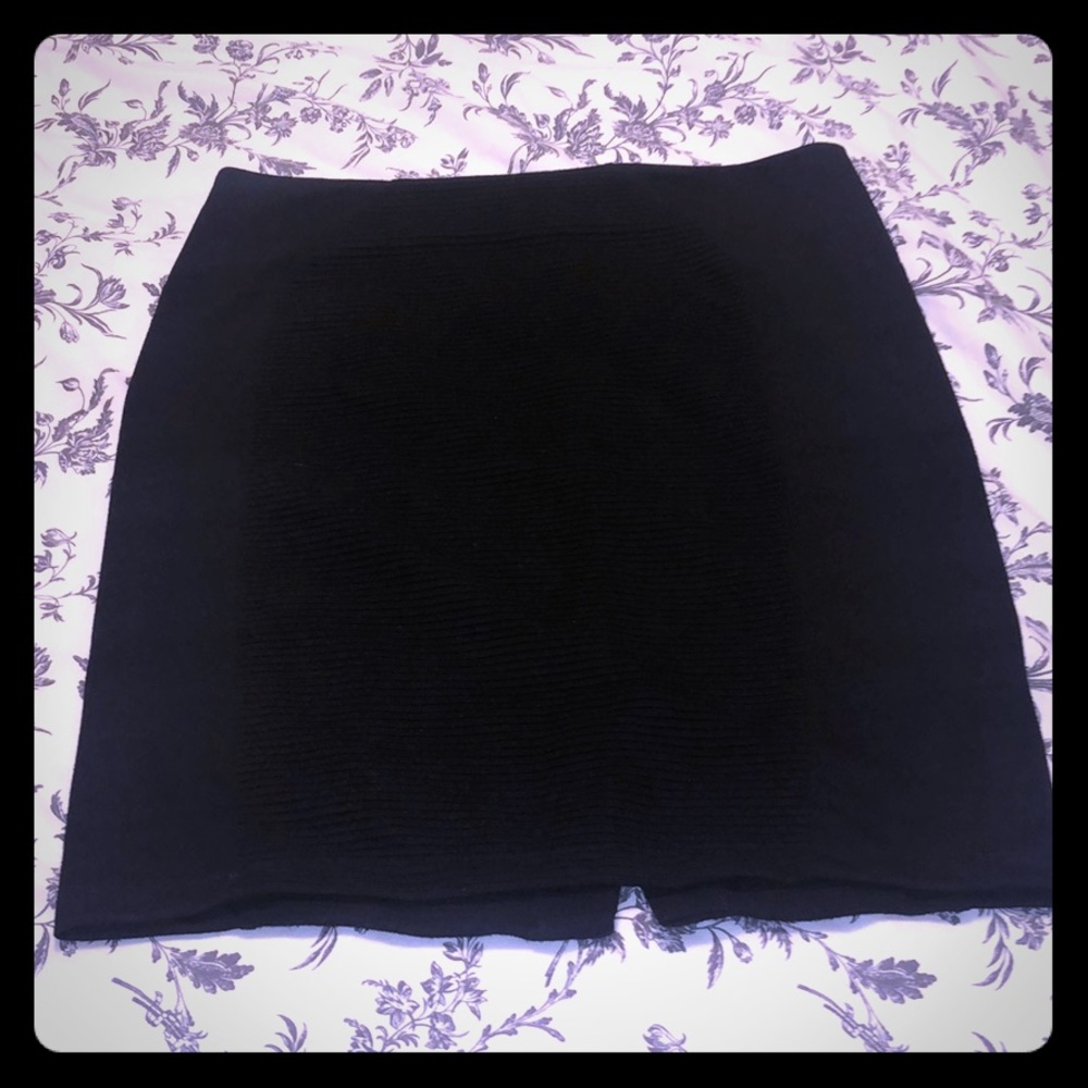 Black fitted skirt size large